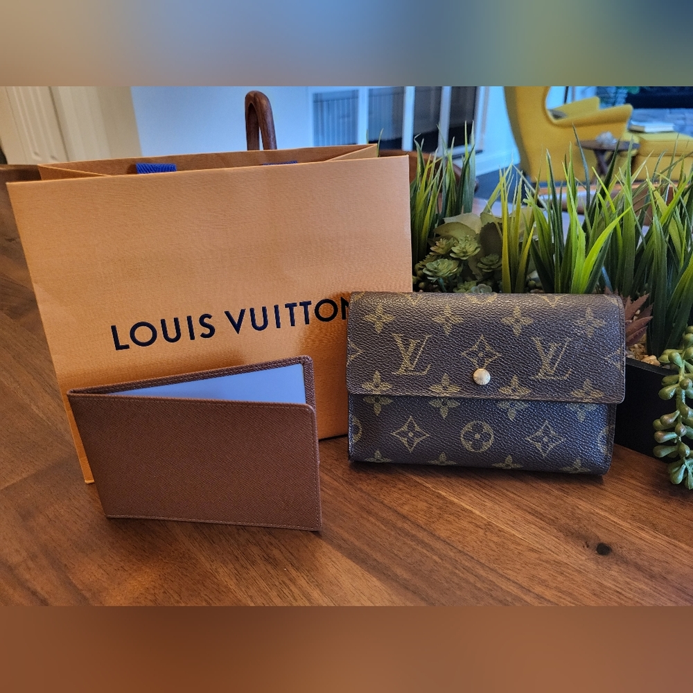 Louis Vuitton Monogram Lg Wallet & ID/Picture Holder
